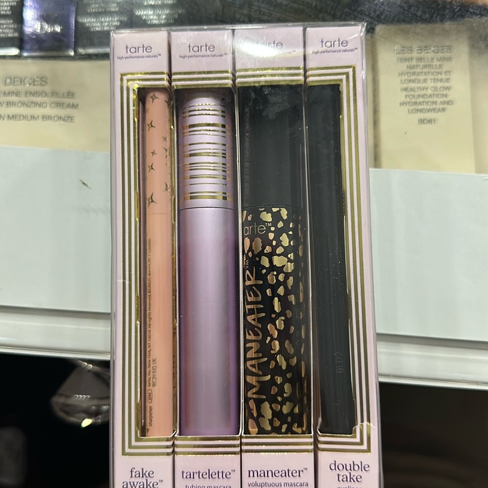 Liner , mascara and liquid liner set